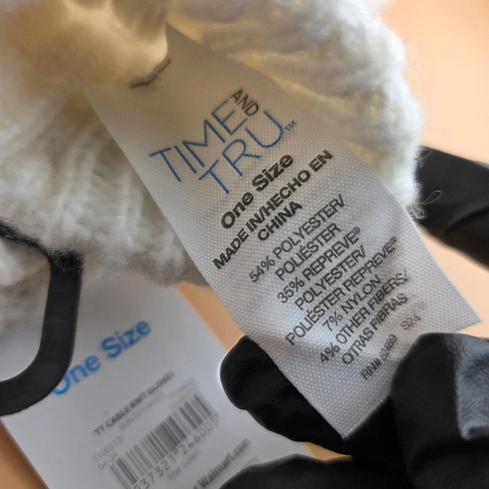 Time and Tru Cable Knit‎ Touchscreen Gloves Winter White One Size